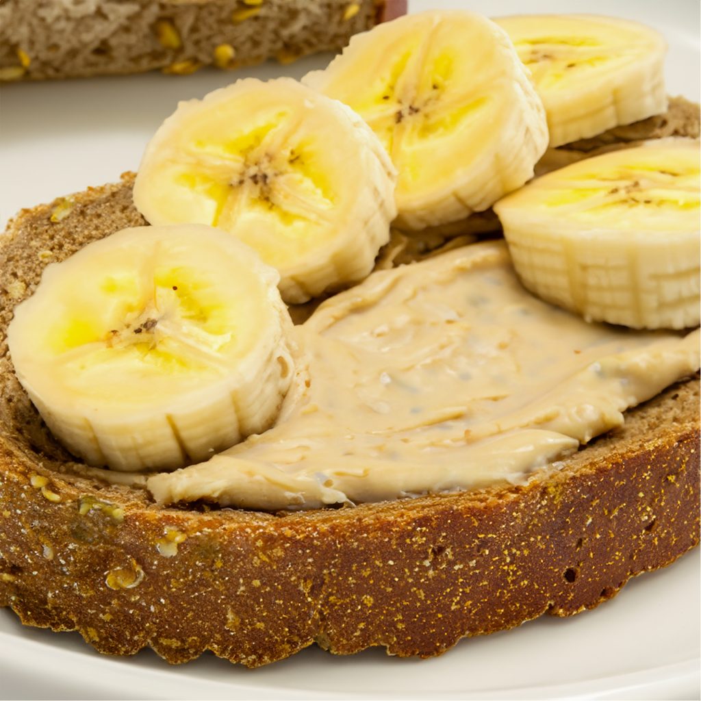 Desayuno Dulce con Pan Integral, Queso Untar y Plátano